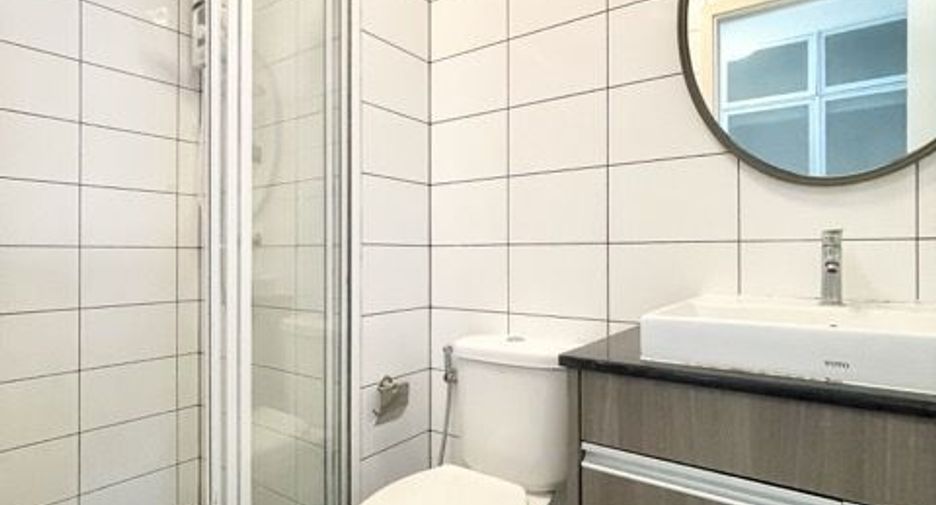 For sale 1 Beds condo in Huai Khwang, Bangkok