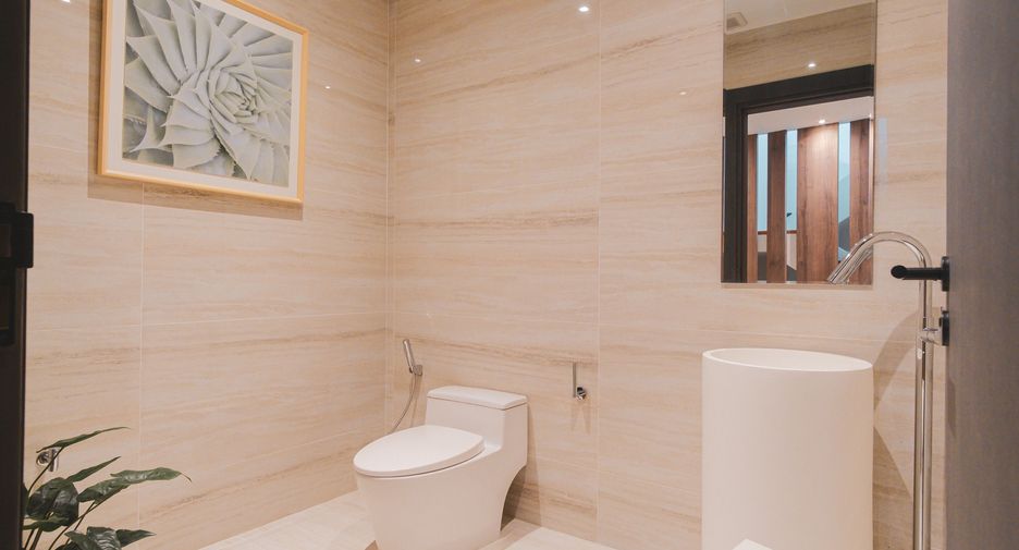 For rent 4 bedrooms villa in Mueang Phuket, Phuket