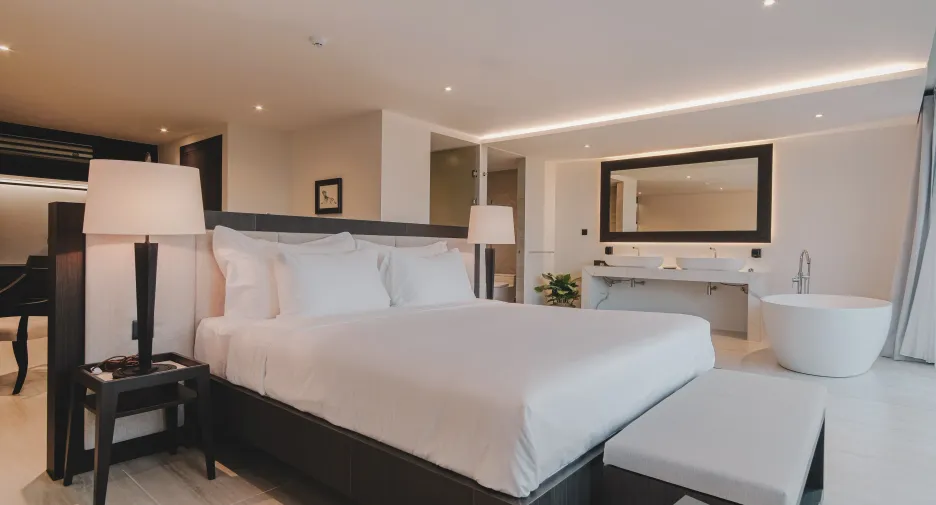 For rent 4 bedrooms villa in Mueang Phuket, Phuket