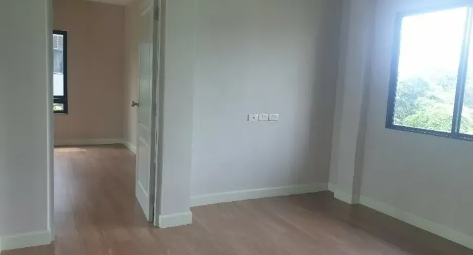 For sale 4 bedrooms house in Bang Khen, Bangkok