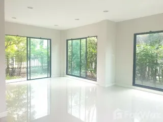 出售 4 卧室 独立屋 在 Bang Khen, 曼谷