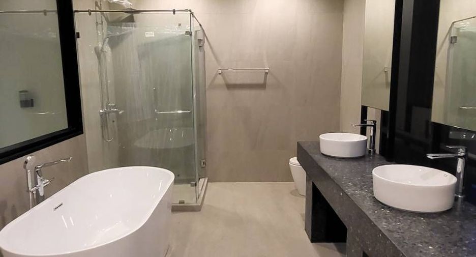 For sale 3 bedrooms townhouse in Lat Phrao, Bangkok