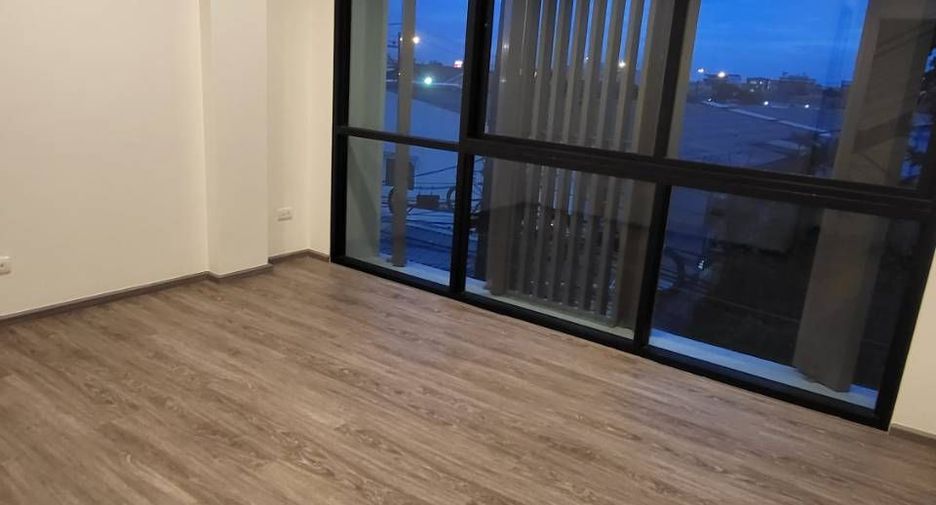 For sale 3 bedrooms townhouse in Lat Phrao, Bangkok