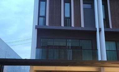 For sale 3 bedrooms townhouse in Lat Phrao, Bangkok