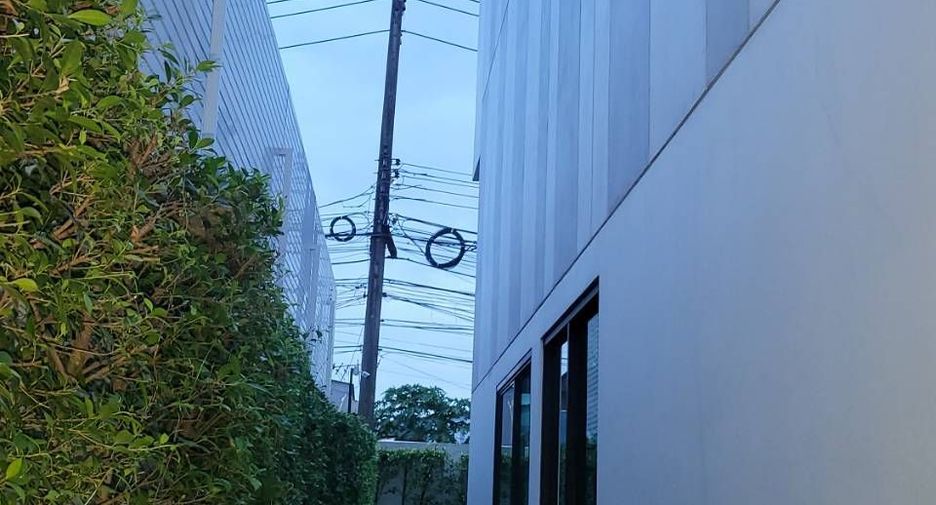 For sale 3 bedrooms townhouse in Lat Phrao, Bangkok