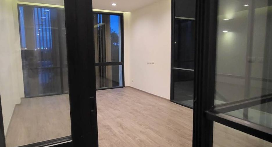 For sale 3 bedrooms townhouse in Lat Phrao, Bangkok