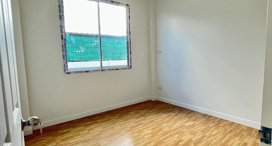 For sale 3 bedrooms house in Saraphi, Chiang Mai