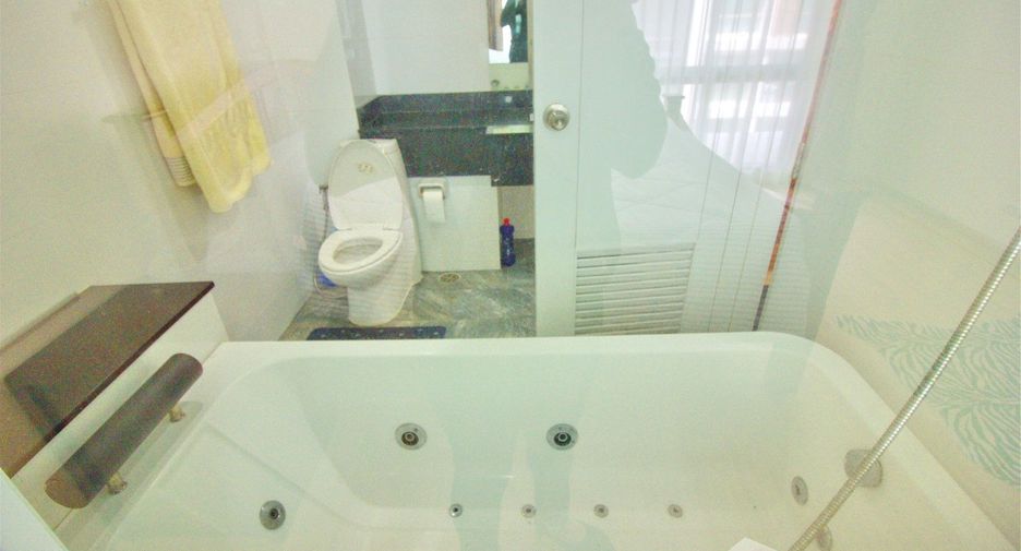 For rent 3 bedrooms condo in Bang Lamung, Chonburi
