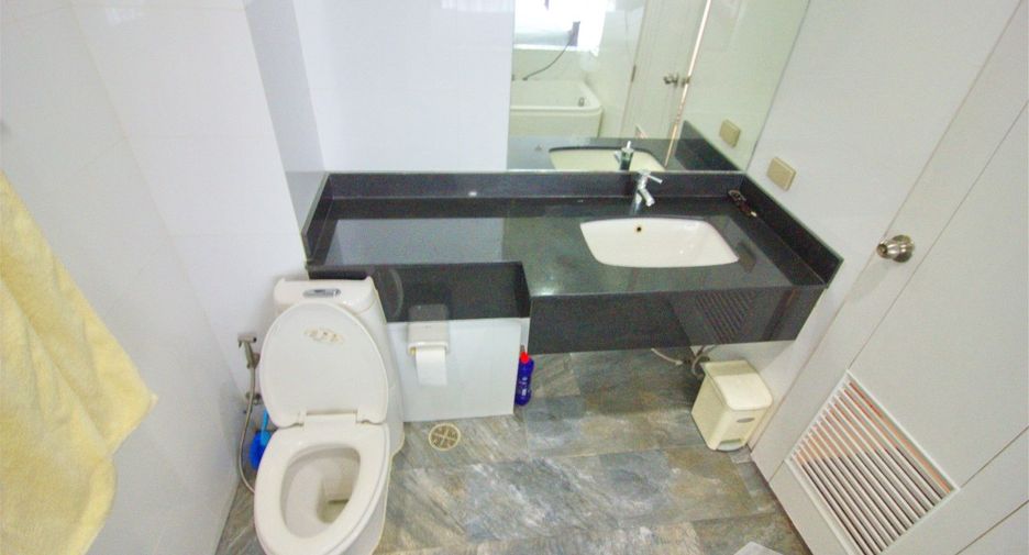 For rent 3 bedrooms condo in Bang Lamung, Chonburi