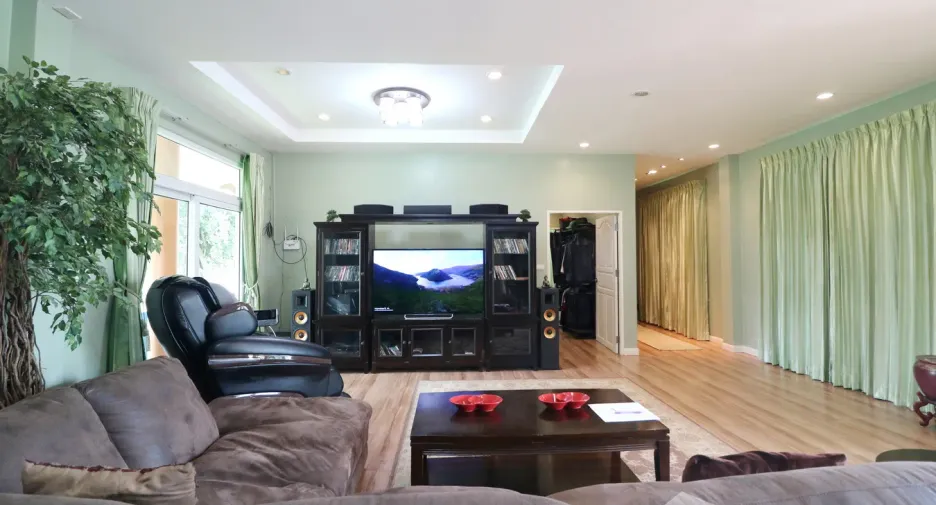 For sale 4 bedrooms house in Wanon Niwat, Sakon Nakhon