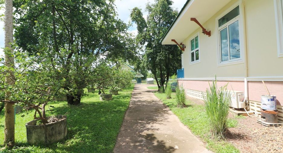 For sale 4 bedrooms house in Wanon Niwat, Sakon Nakhon