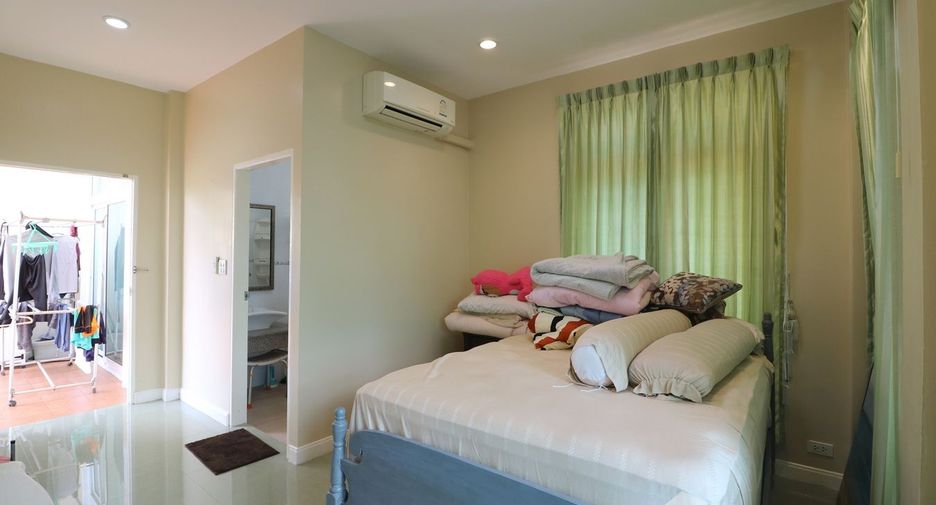 For sale 4 bedrooms house in Wanon Niwat, Sakon Nakhon