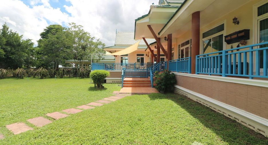 For sale 4 bedrooms house in Wanon Niwat, Sakon Nakhon