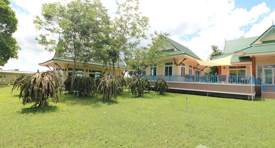 For sale 4 bedrooms house in Wanon Niwat, Sakon Nakhon