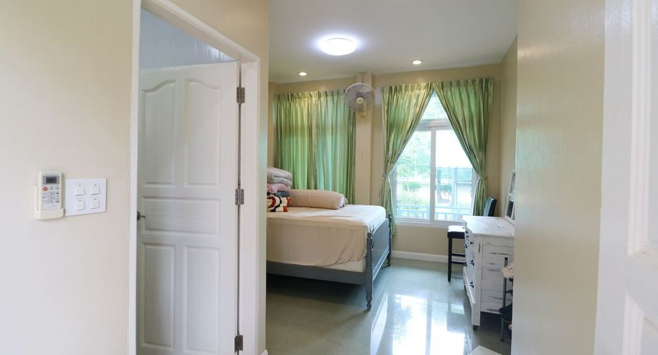 For sale 4 bedrooms house in Wanon Niwat, Sakon Nakhon