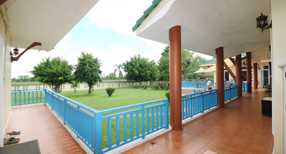 For sale 4 bedrooms house in Wanon Niwat, Sakon Nakhon