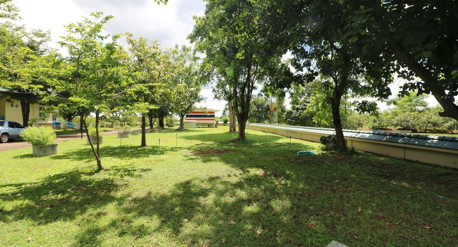 For sale 4 bedrooms house in Wanon Niwat, Sakon Nakhon
