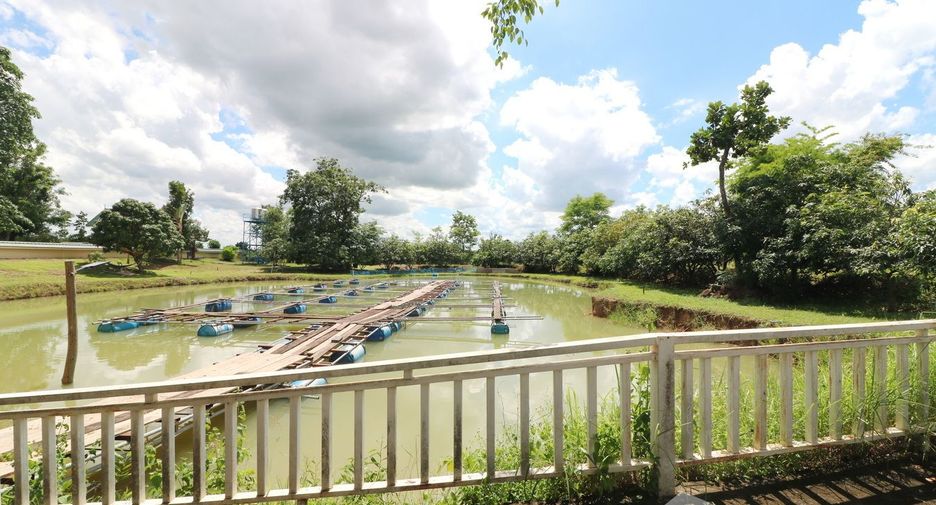 For sale 4 bedrooms house in Wanon Niwat, Sakon Nakhon