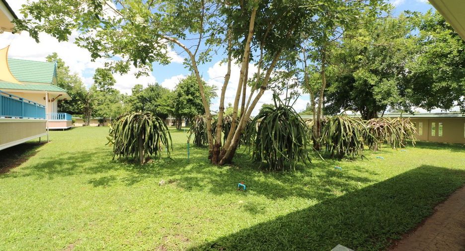 For sale 4 bedrooms house in Wanon Niwat, Sakon Nakhon