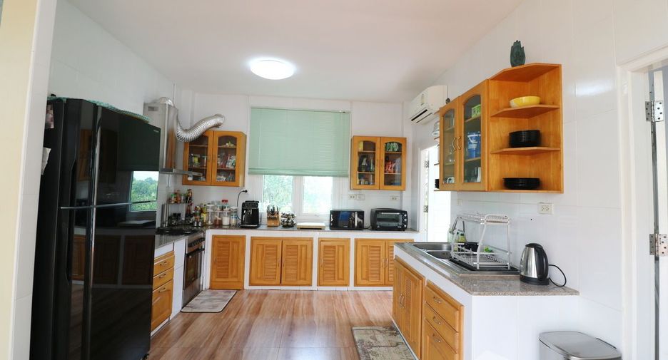 For sale 4 bedrooms house in Wanon Niwat, Sakon Nakhon