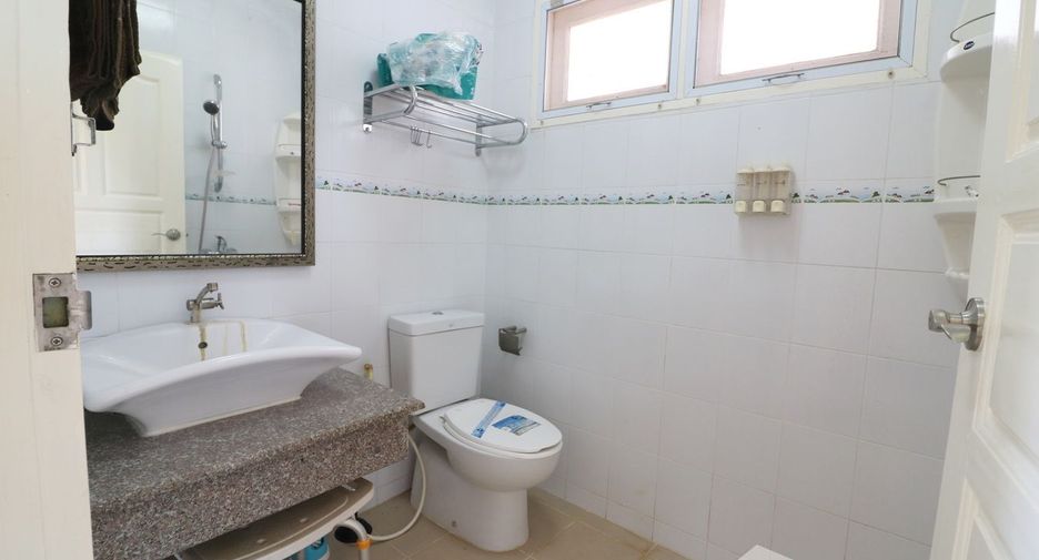 For sale 4 bedrooms house in Wanon Niwat, Sakon Nakhon