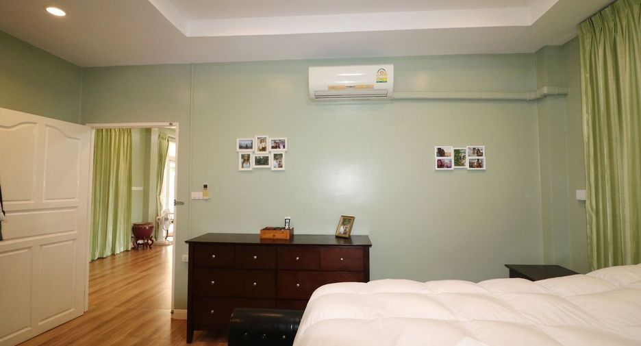 For sale 4 bedrooms house in Wanon Niwat, Sakon Nakhon