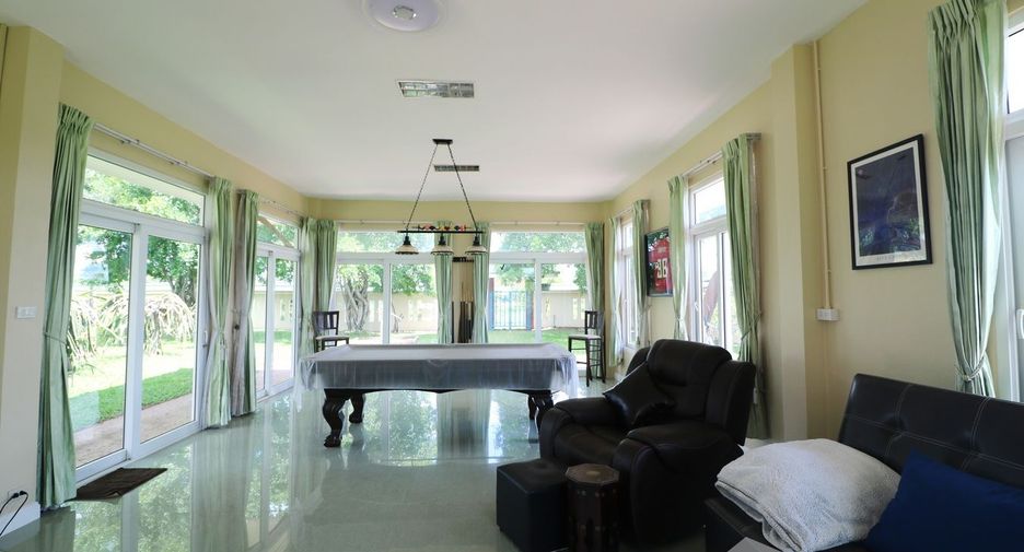 For sale 4 bedrooms house in Wanon Niwat, Sakon Nakhon