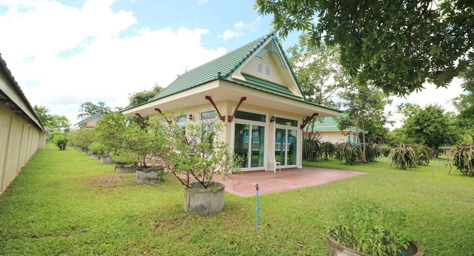 For sale 4 bedrooms house in Wanon Niwat, Sakon Nakhon