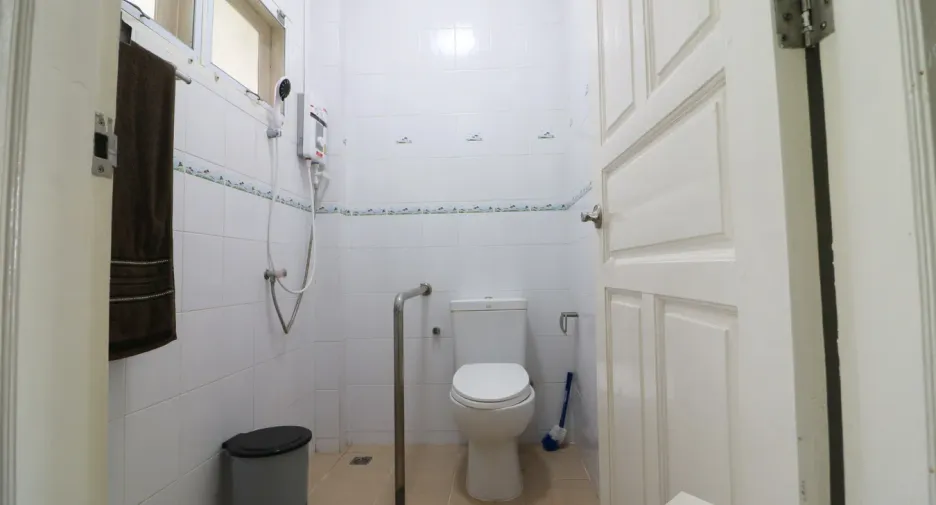 For sale 4 bedrooms house in Wanon Niwat, Sakon Nakhon