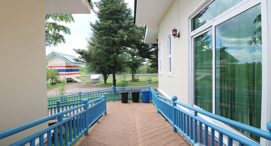 For sale 4 bedrooms house in Wanon Niwat, Sakon Nakhon
