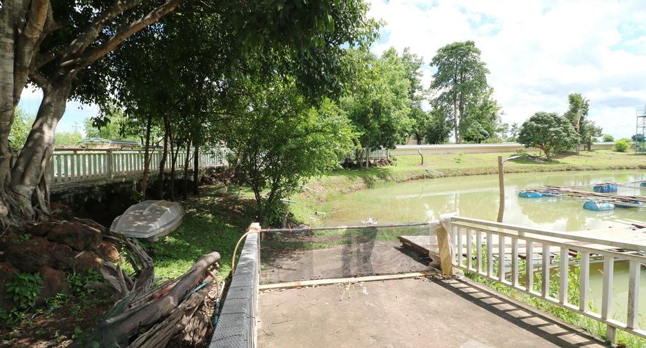 For sale 4 bedrooms house in Wanon Niwat, Sakon Nakhon