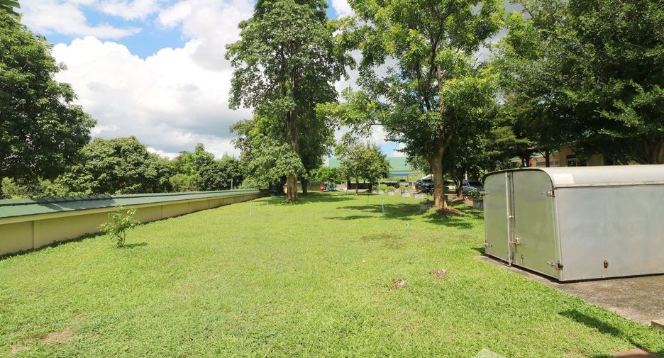 For sale 4 bedrooms house in Wanon Niwat, Sakon Nakhon