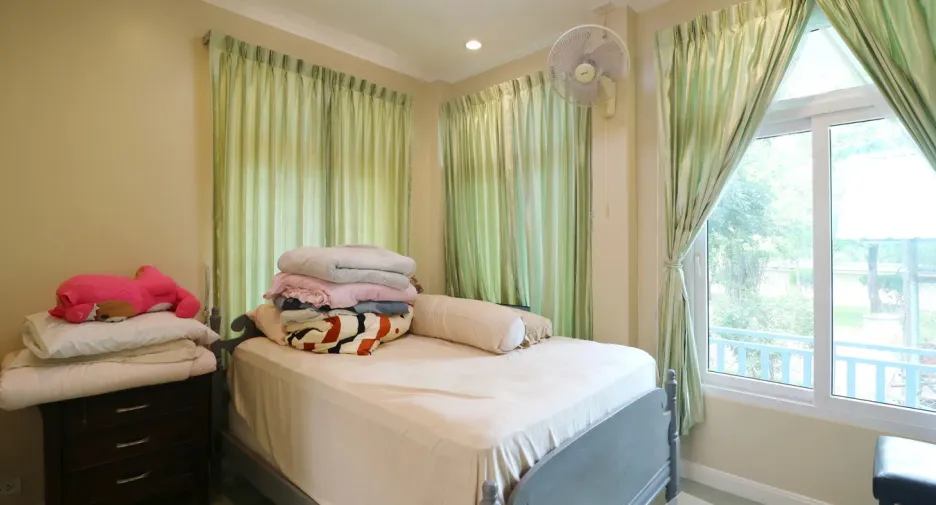 For sale 4 bedrooms house in Wanon Niwat, Sakon Nakhon