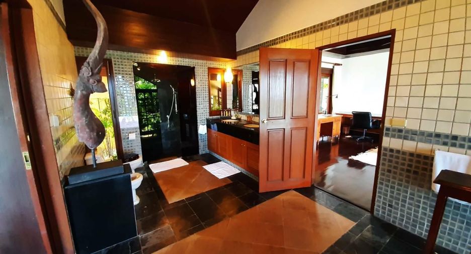 For sale 4 bedrooms villa in Mueang Phuket, Phuket