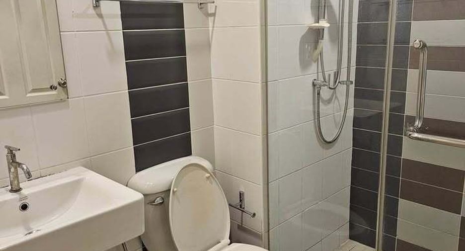 À vendre 1 chambre condo à Yan Nawa, Bangkok