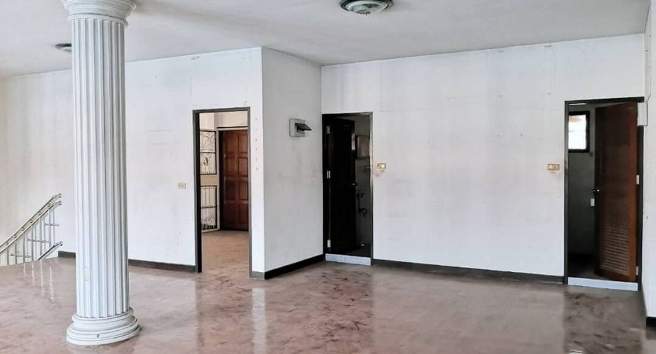 For sale 3 bedrooms house in Bang Khun Thian, Bangkok