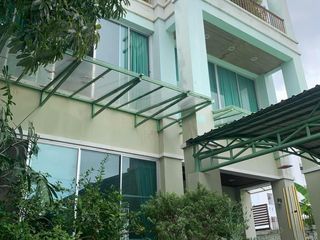 For sale 4 bedrooms house in Bang Kapi, Bangkok