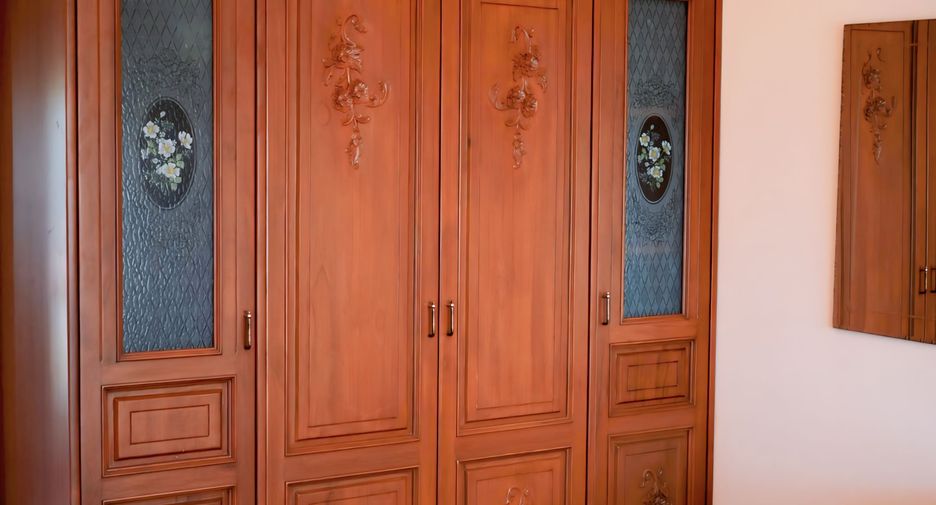 For rent 4 bedrooms villa in Bang Lamung, Chonburi