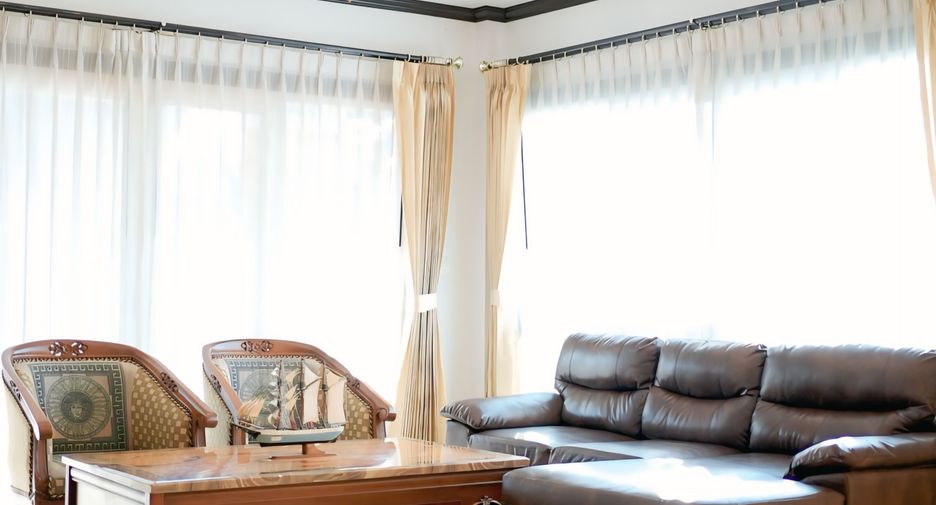 For rent 4 bedrooms villa in Bang Lamung, Chonburi