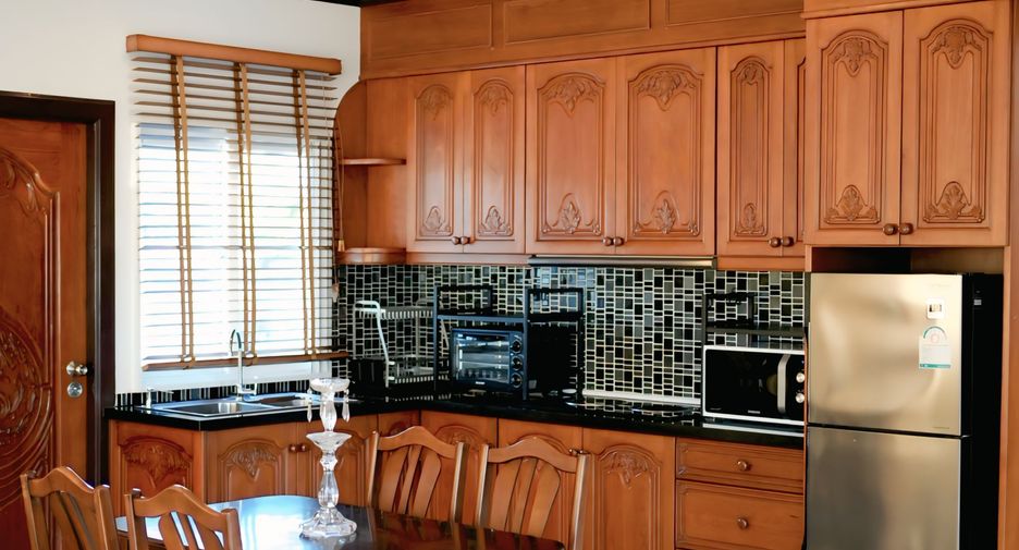 For rent 4 bedrooms villa in Bang Lamung, Chonburi