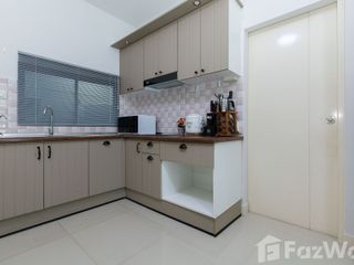 Casa adosada en venta y en alquiler de 3 habitaciones en Prawet, Bangkok