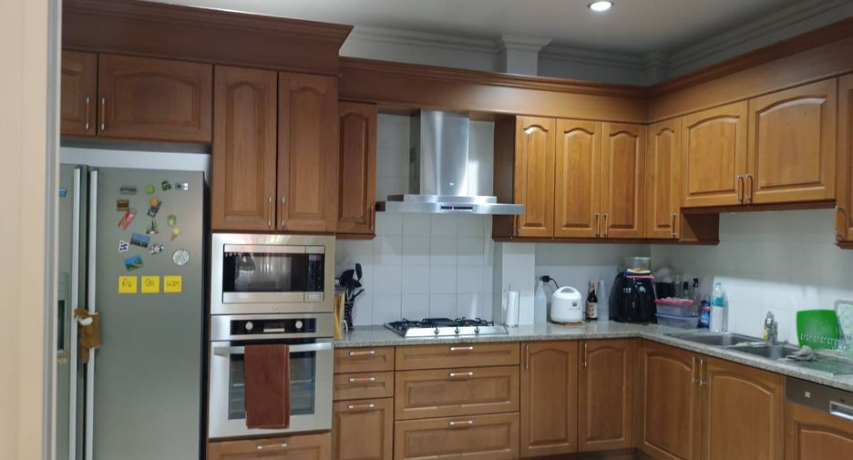 For sale 3 bedrooms house in San Kamphaeng, Chiang Mai
