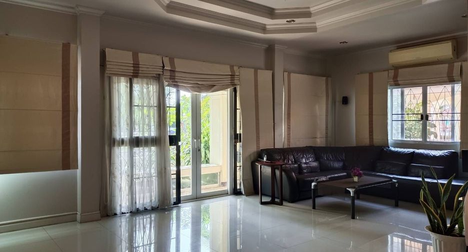For sale 3 bedrooms house in San Kamphaeng, Chiang Mai
