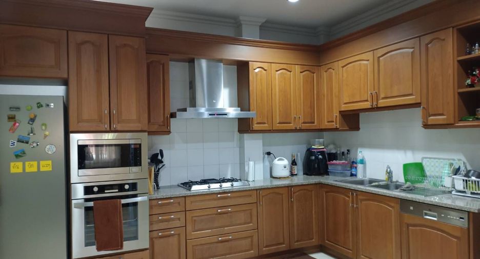 For sale 3 bedrooms house in San Kamphaeng, Chiang Mai
