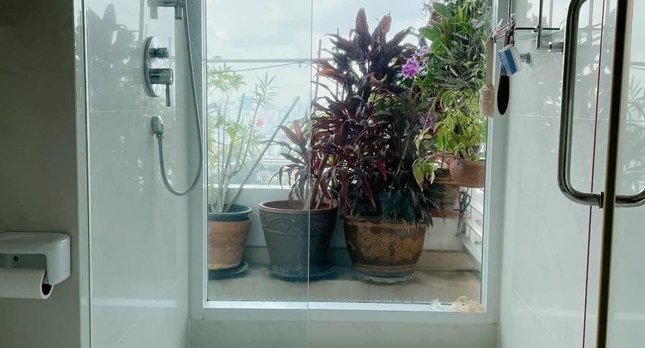 For sale 2 bedrooms condo in Dusit, Bangkok