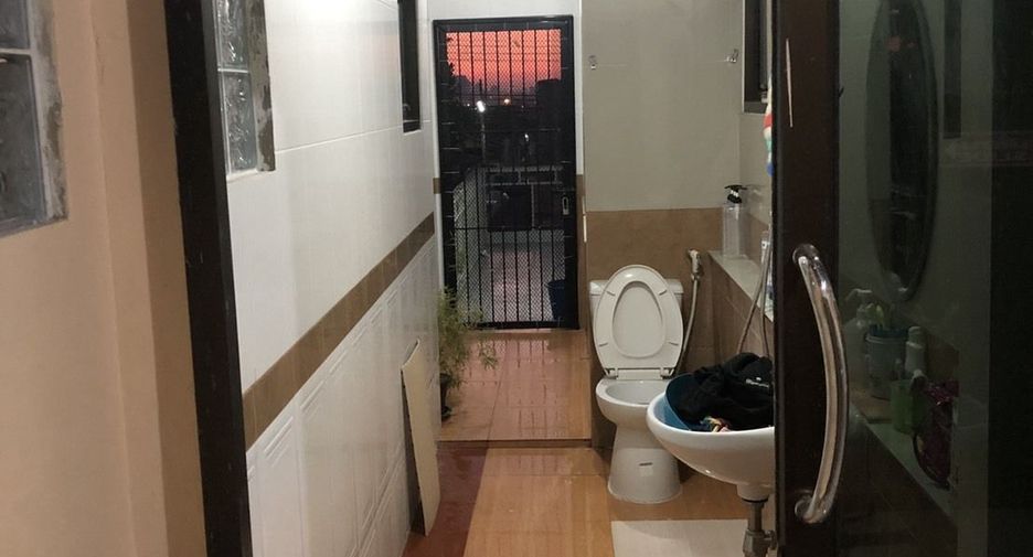 Haus zum Kauf mit 4 Zimmer in Bang Lamung, Chonburi
