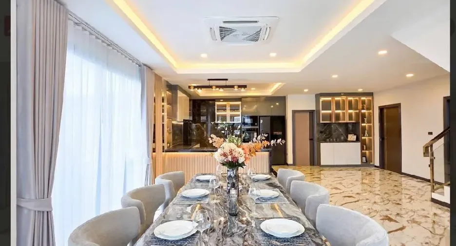 Villa en venta de 5 habitaciones en Bang Lamung, Chonburi