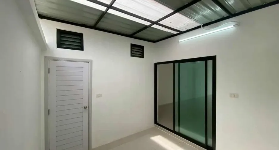 For rent retail Space in Bang Lamung, Chonburi