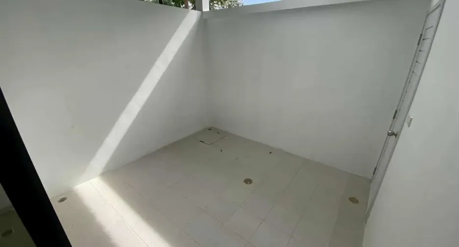 For rent retail Space in Bang Lamung, Chonburi