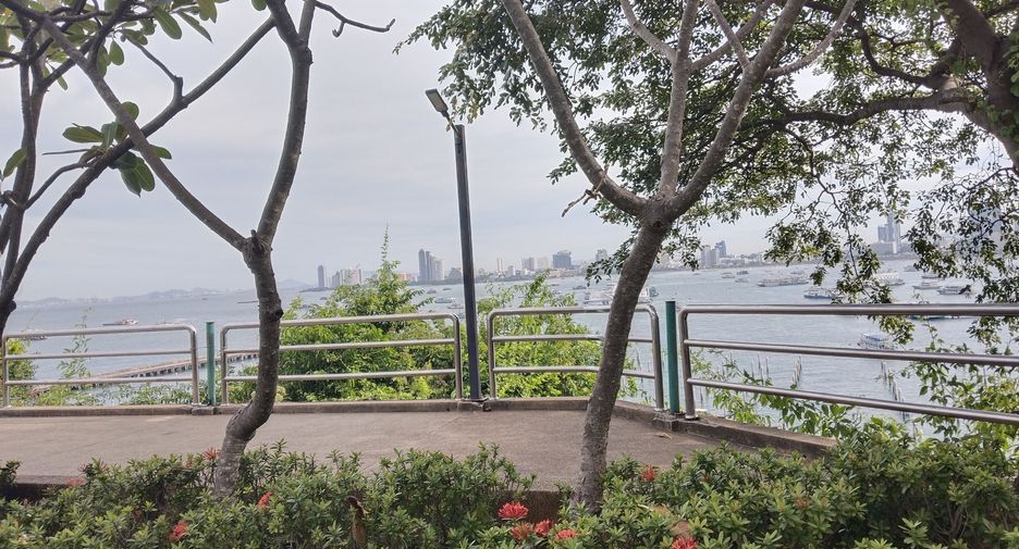 For rent 4 ベッドルーム townhouse in Bang Lamung, Chonburi